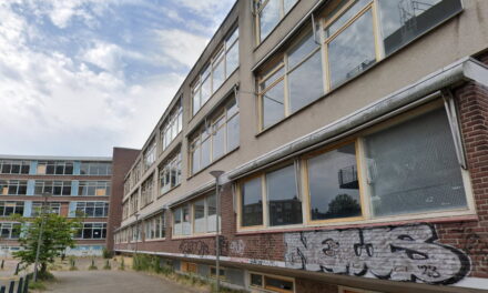 Groot schoolgebouw in Crooswijk al ruim twee jaar leeg