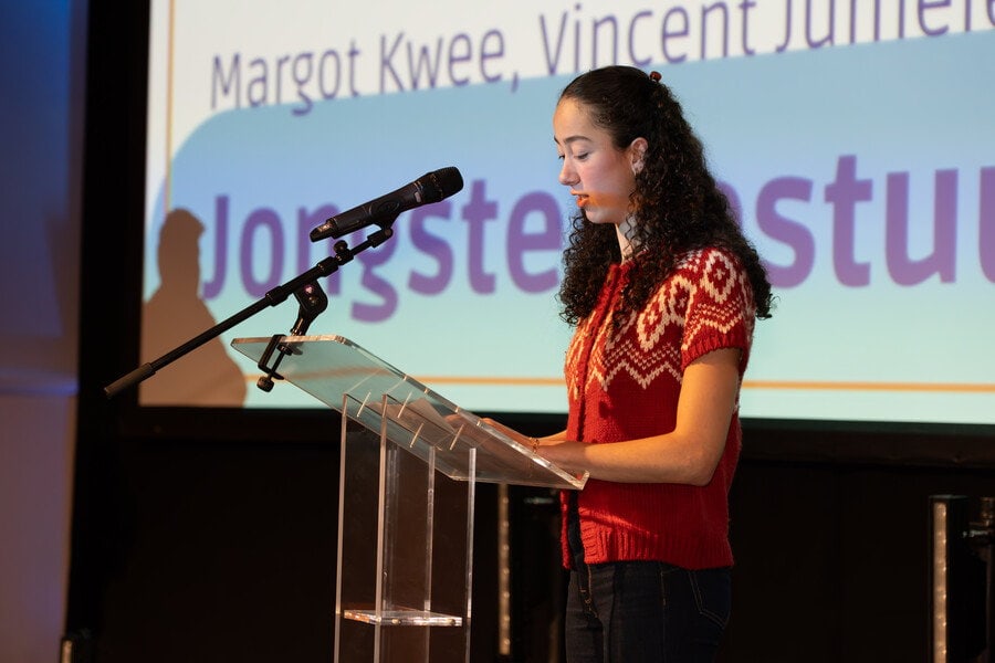 Volg jij Jeugdbestuurder Shifra Loman op?