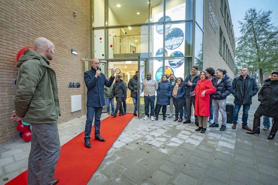 Wethouder Kasmi opent nieuwbouw Schreuder College Taborstraat