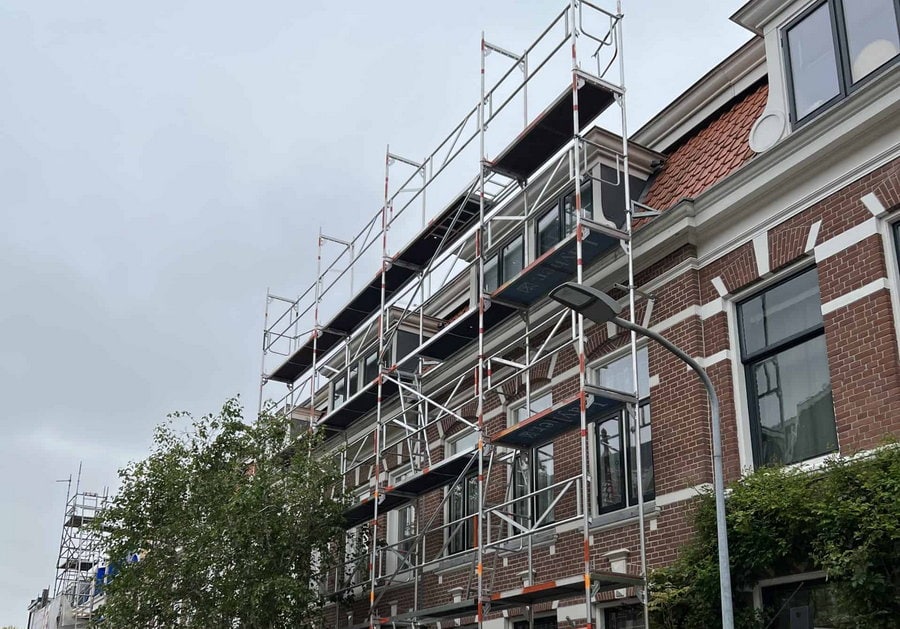 Veilig werken op hoogte: Tips voor het gebruik van steigers