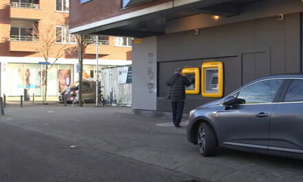 Pinnende vrouw bedreigd en mishandeld door man met vuurwapen in Lusthofstraat