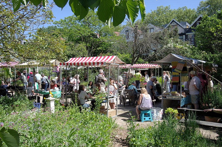 Lentefeest in zomers decor