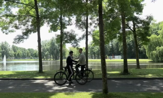 Van Palestinastraat naar Vredestraat: Enes en Norbert fietsen 120 kilometer voor Gaza