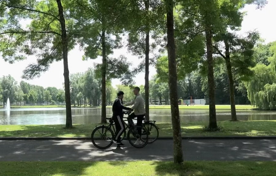 Van Palestinastraat naar Vredestraat: Enes en Norbert fietsen 120 kilometer voor Gaza
